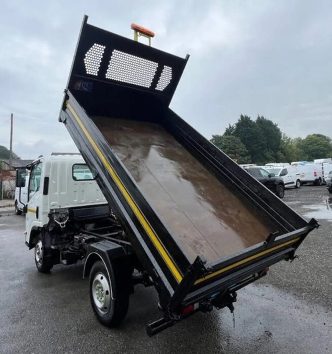 2023 Isuzu Grafter Tipper Van - Image 2