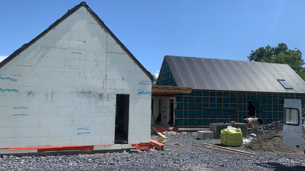 Building contractor - Image 1