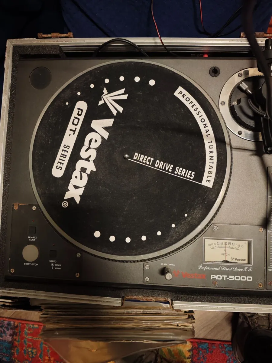 Vestax pdt 5000 direct drive turntables - Image 1