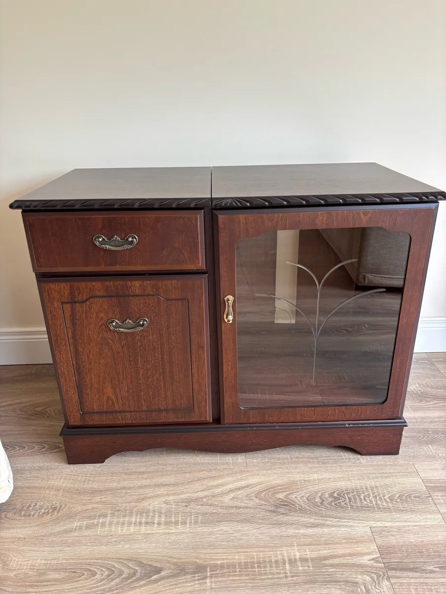TV Units - Image 1