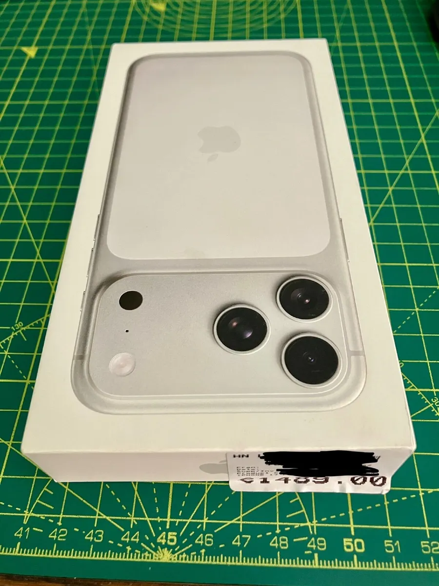 Apple iPhone 17 Pro Max, Silver, 256GB, Unlocked - Image 1
