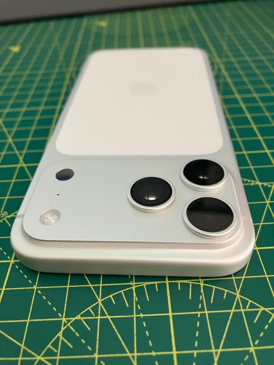 Apple iPhone 17 Pro Max, Silver, 256GB, Unlocked - Image 4
