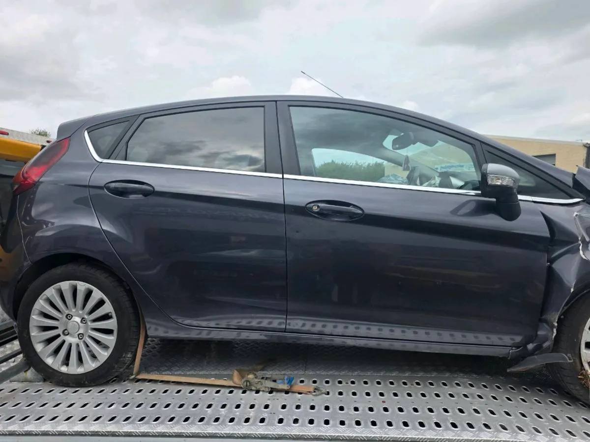 Ford Fiesta 1.4 tdi - Image 2