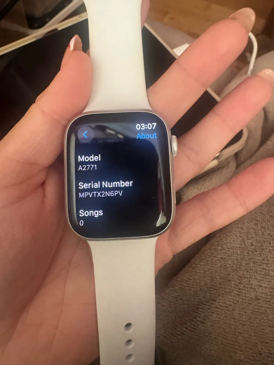 Apple Watch Series 8 - Image 2