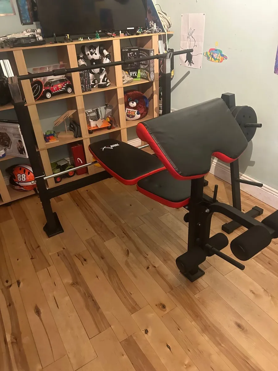 Bench press and weights - Image 1