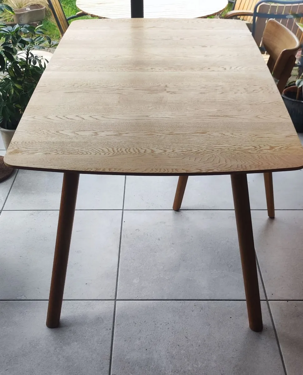 Dining table - Image 1