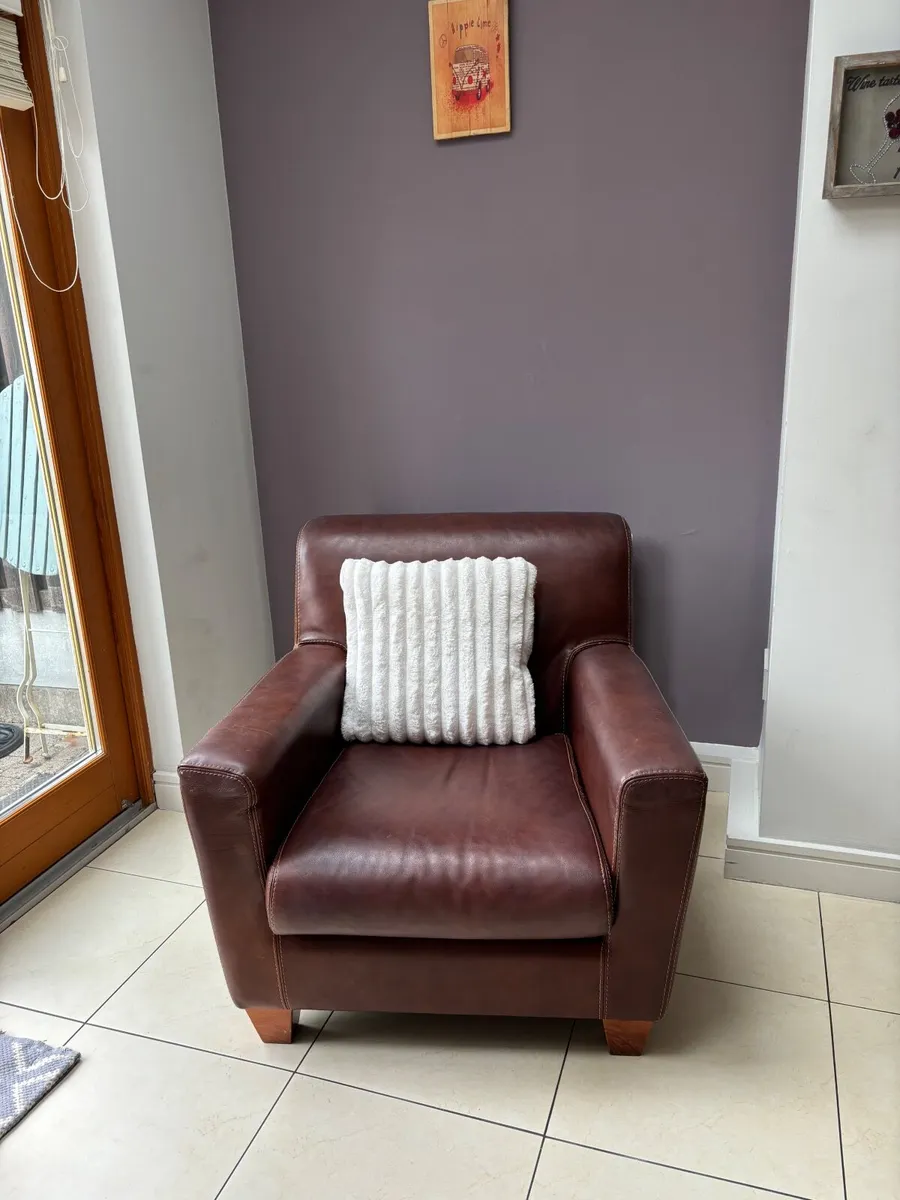 Suite of furniture - Image 2