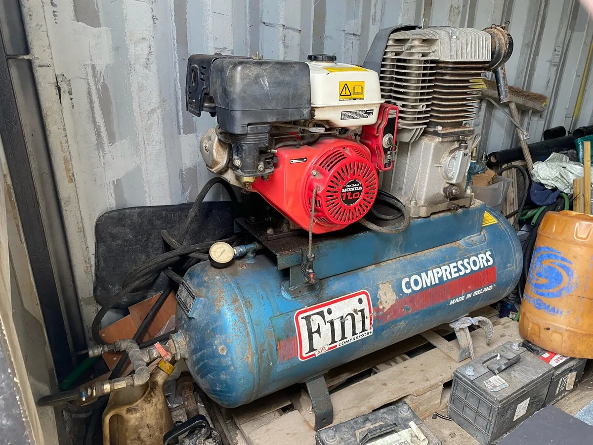 FINI Compressor- 11hp Honda engine C/W Airgun - Image 1