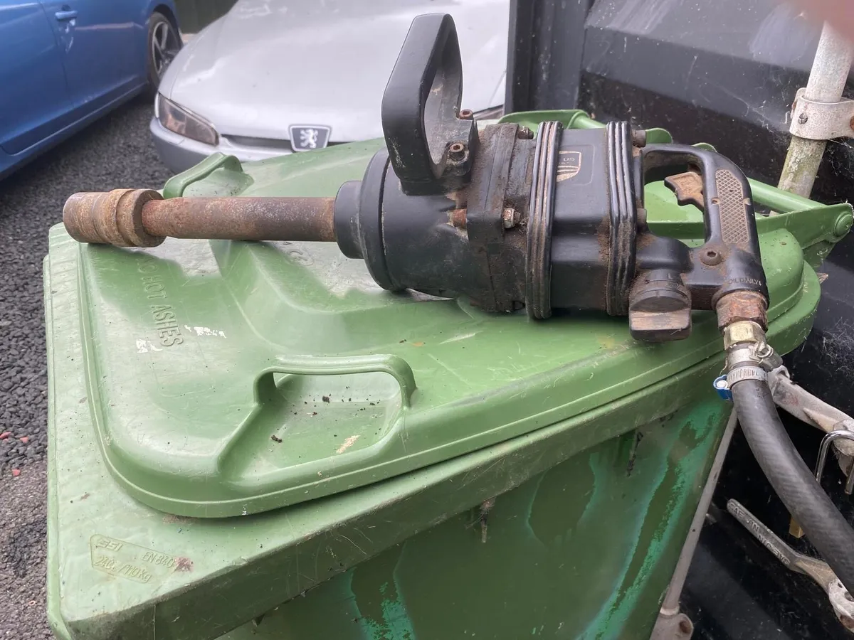FINI Compressor- 11hp Honda engine C/W Airgun - Image 2