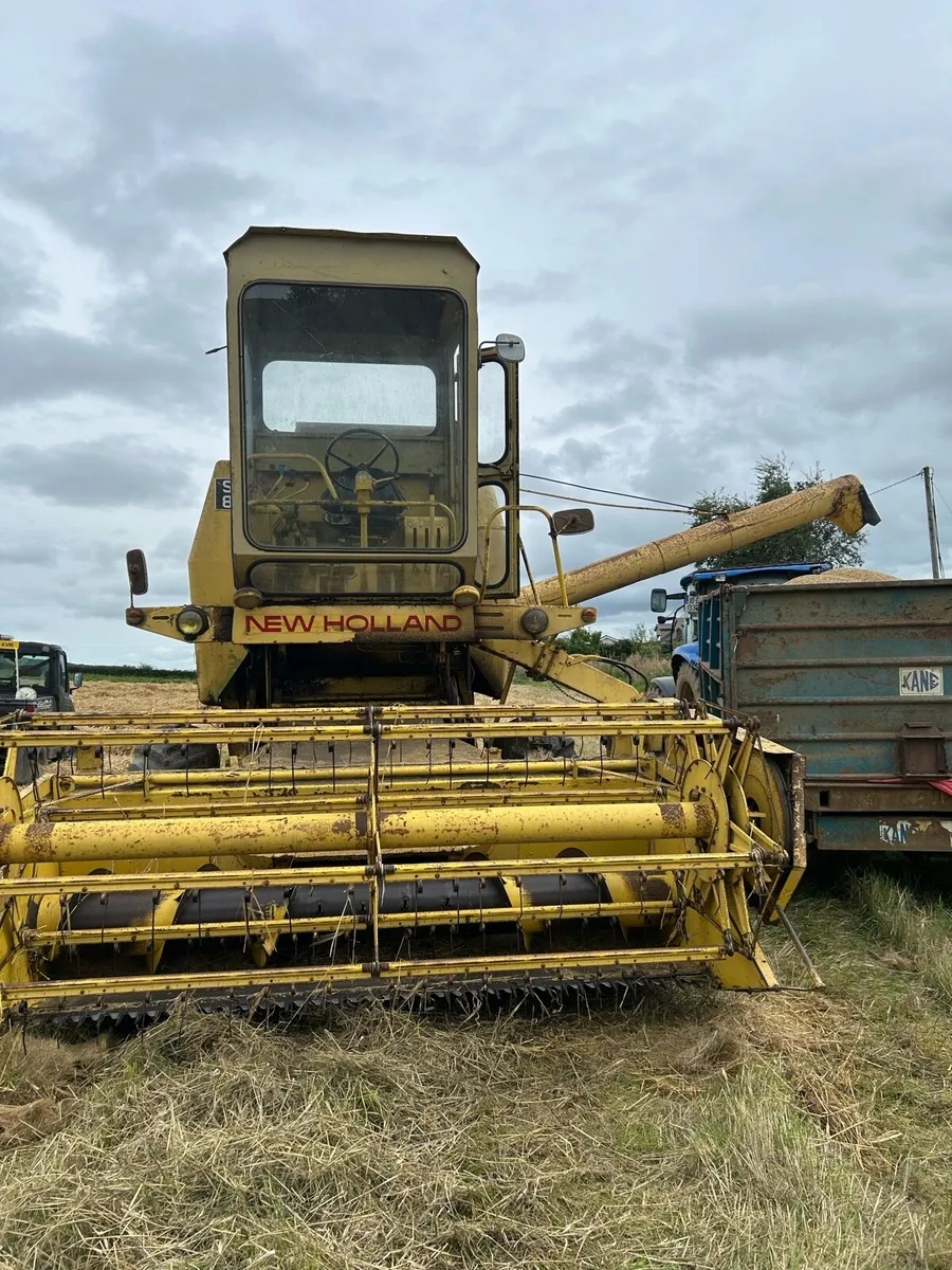 New Holland combine 1530 - Image 1