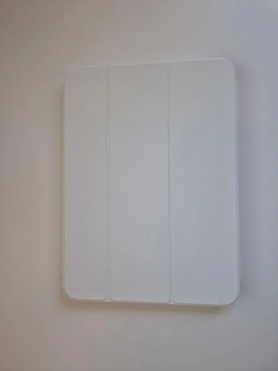 Apple iPad A16 128GB Wi-Fi + Smart Folio - Image 4