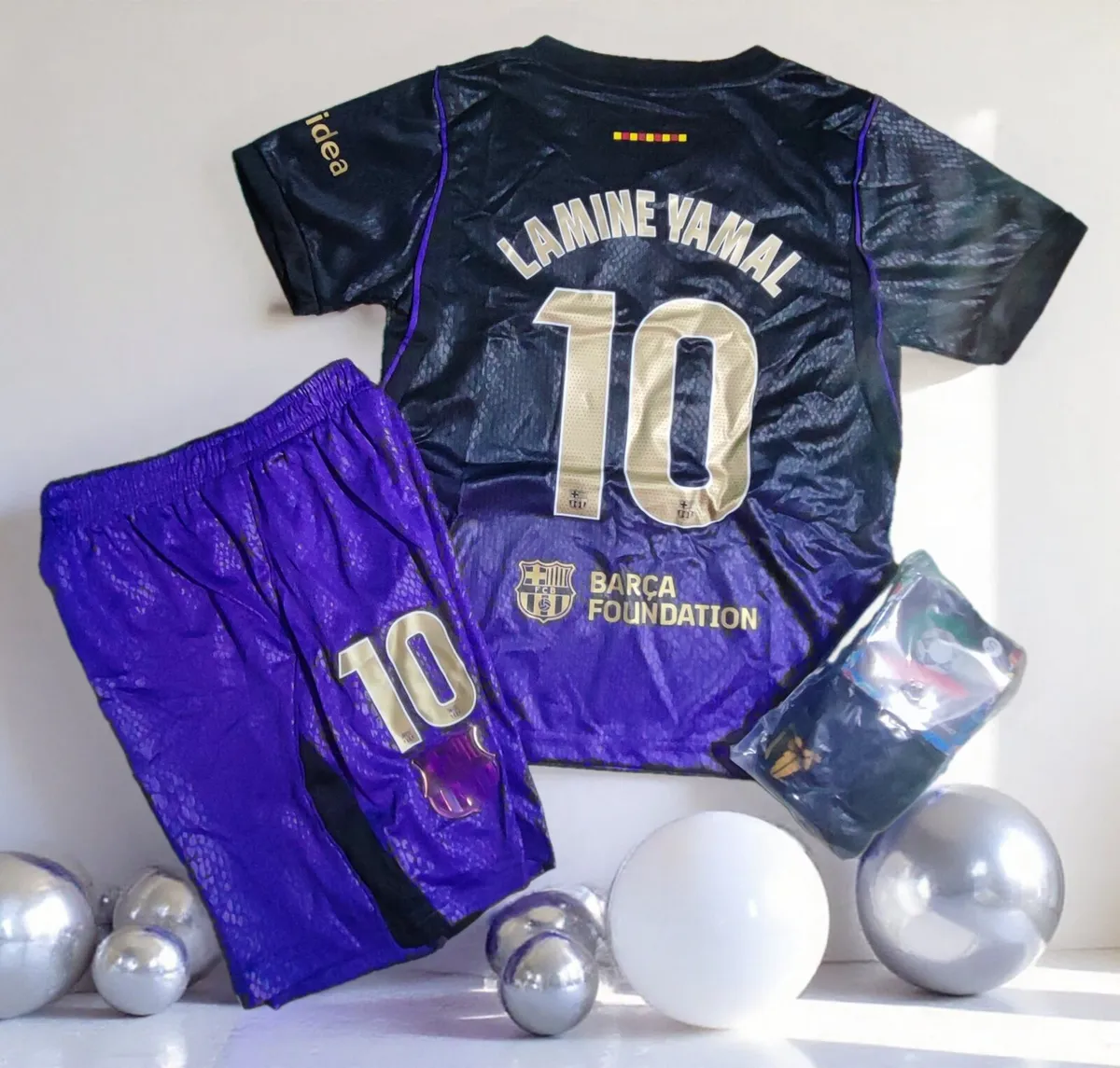 BARCELONA 26/27 (AWAY/LAMINE YAMAL 10 ) KIDS KIT . - Image 1