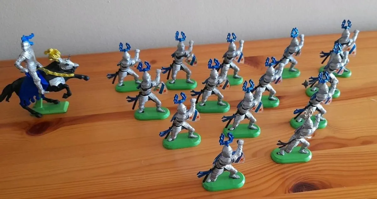 Vintage Britains toy knights - Image 1