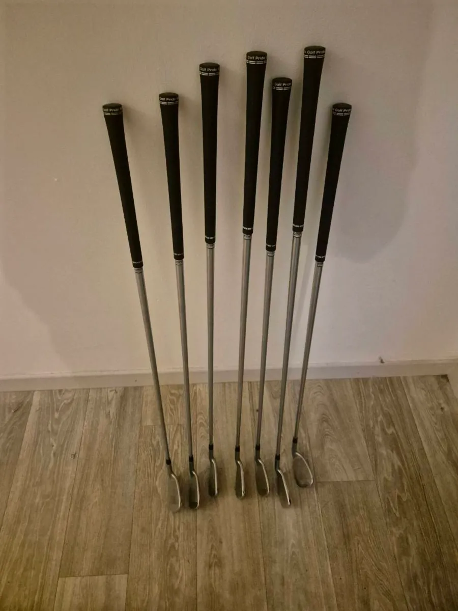 Ping G430 Left Hand Golf Irons - Image 1