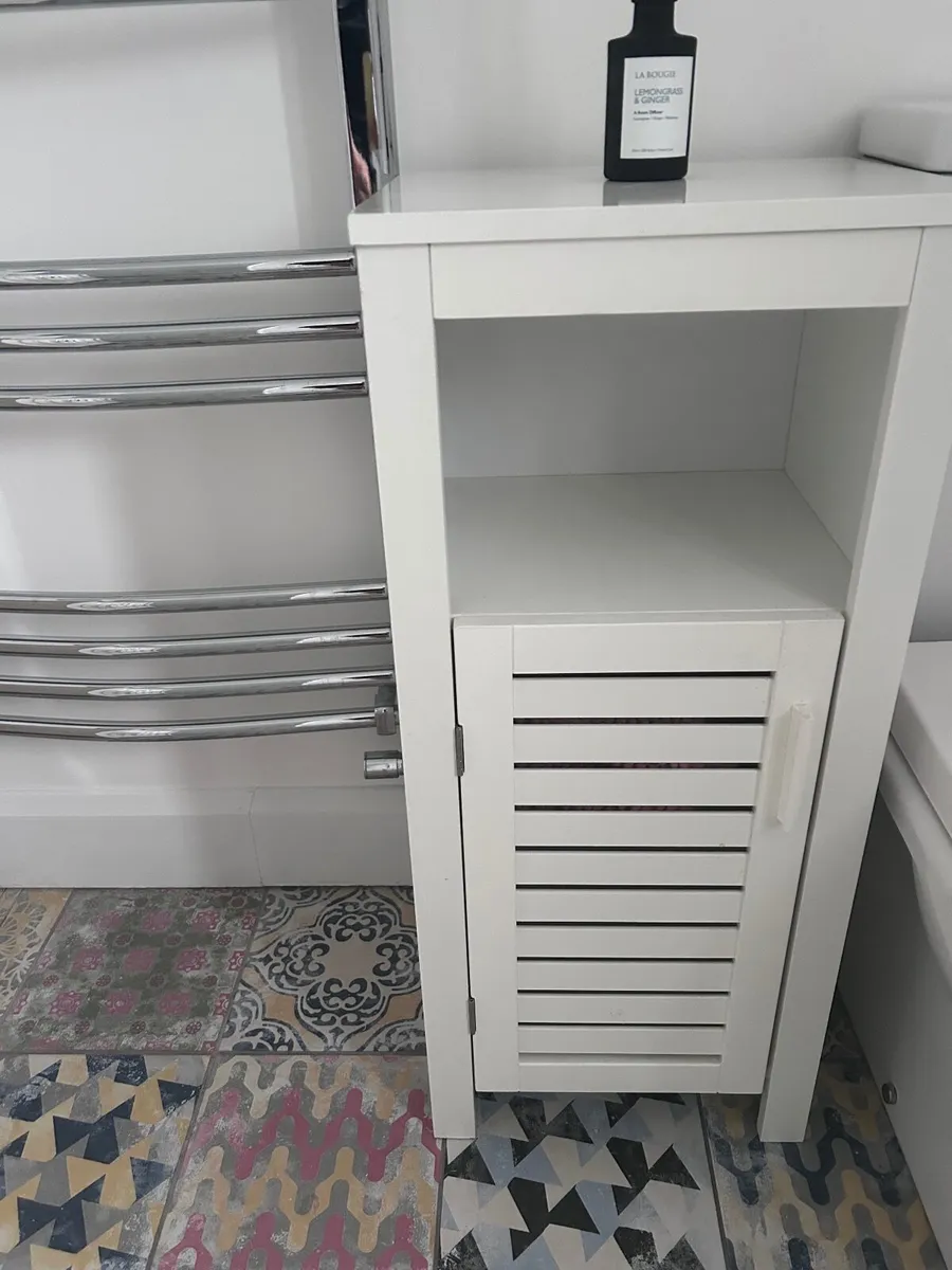 Freestanding bathroom/bedroom press - Image 2