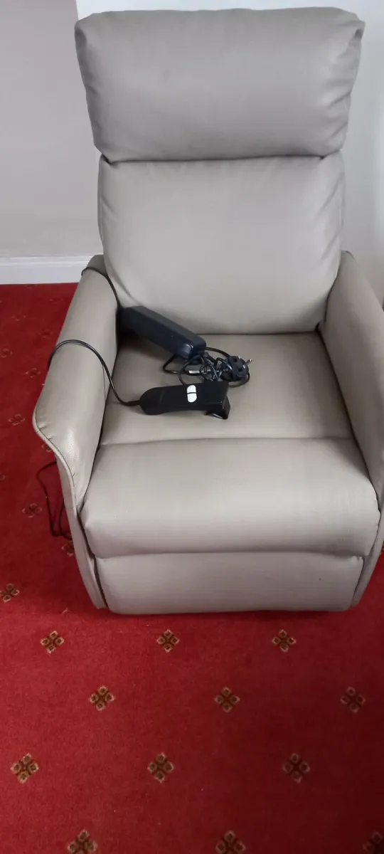 Electric reclining chair