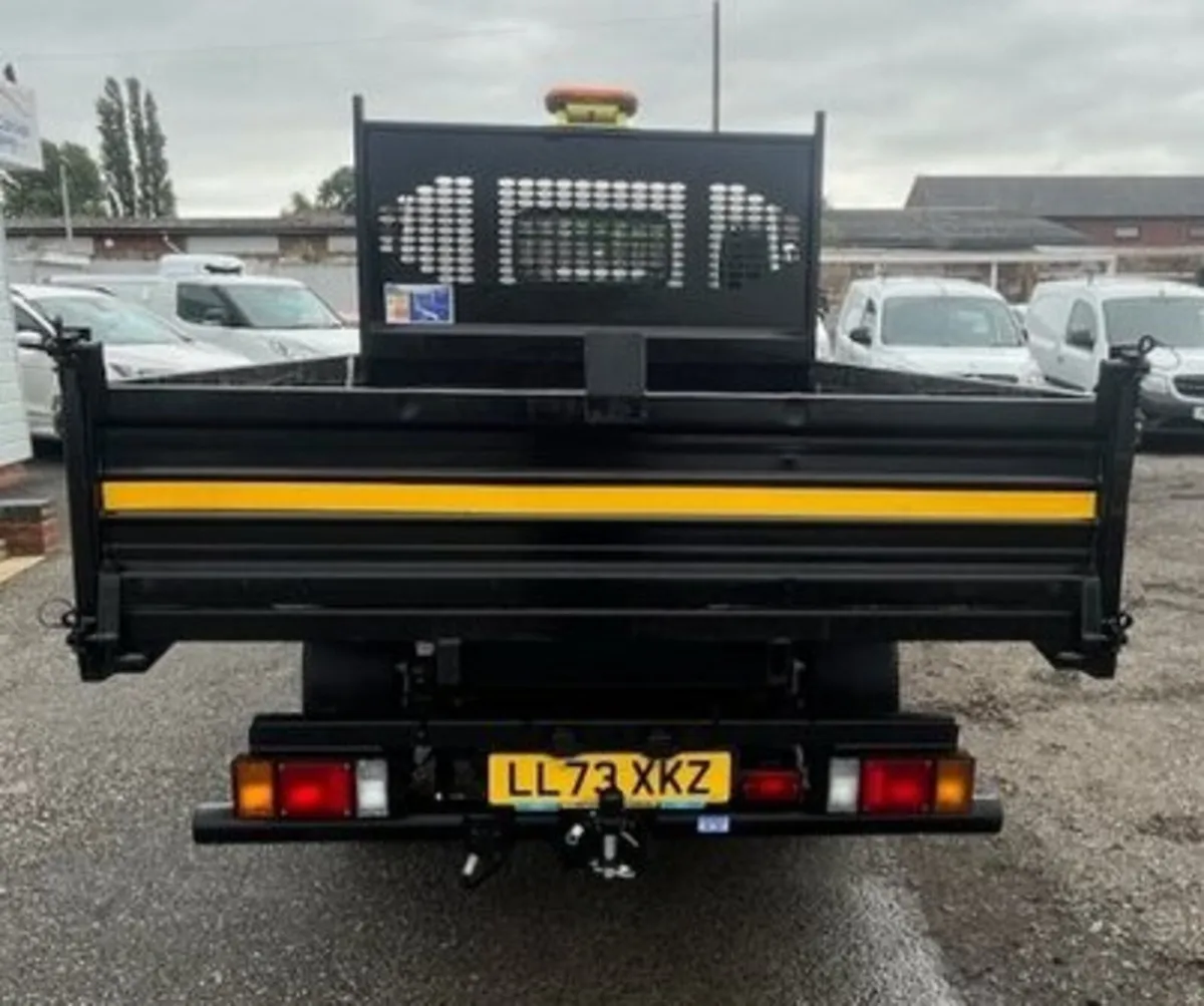 2023 Isuzu Grafter Tipper Van - Image 4