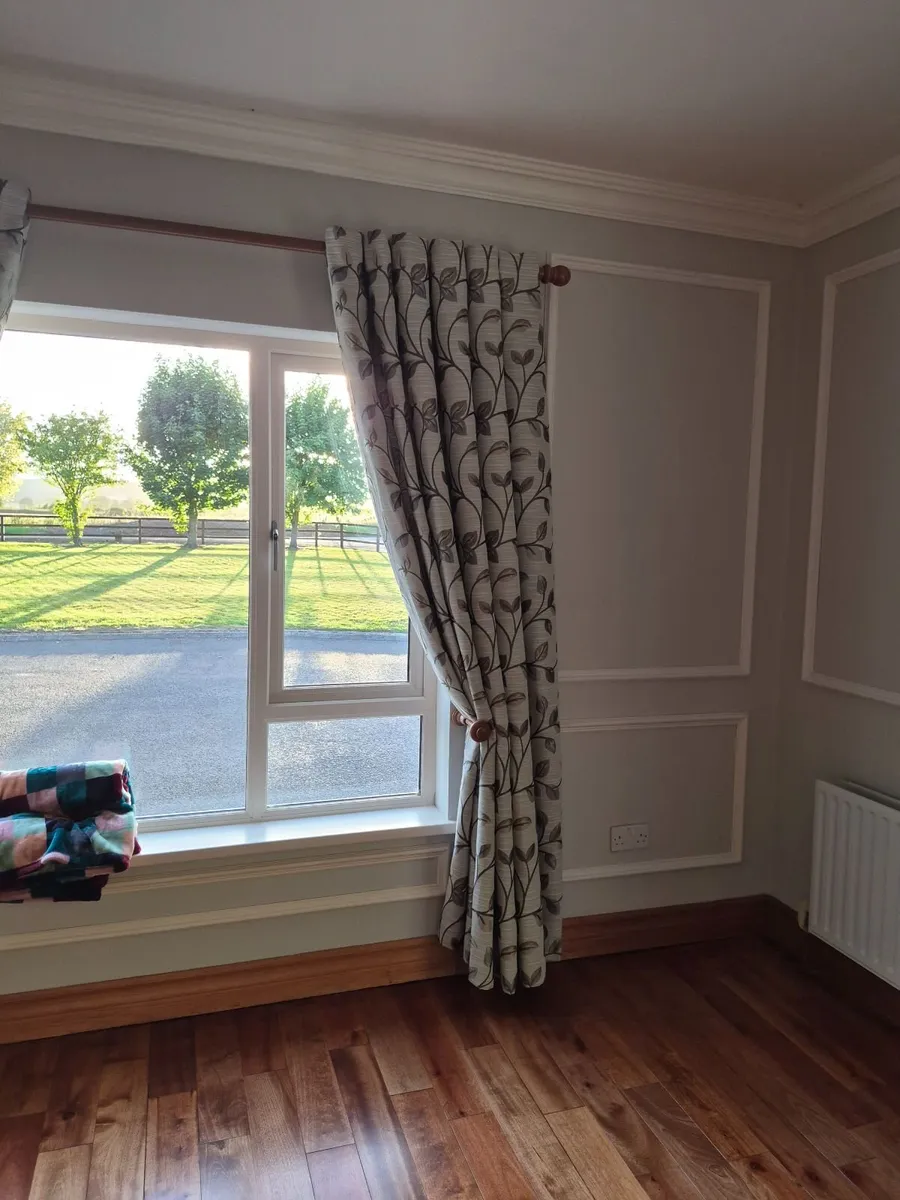 Curtains - Image 2