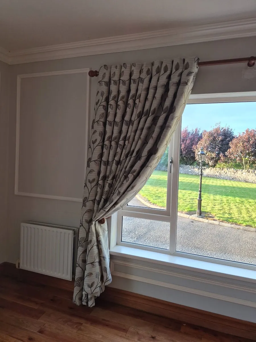 Curtains - Image 3