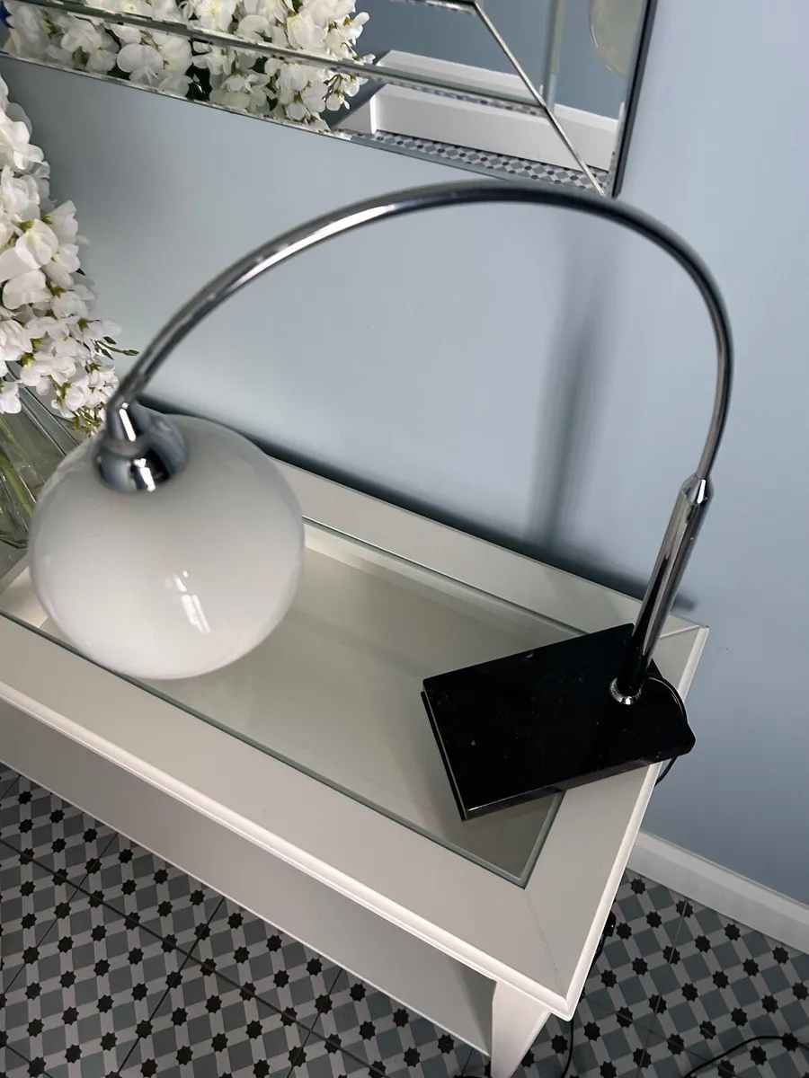 DAR silver chrome table lamp with marble base - Image 2