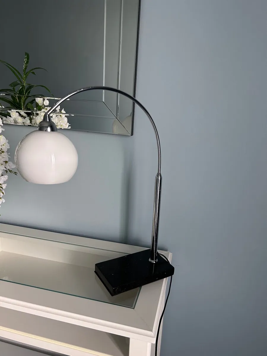 DAR silver chrome table lamp with marble base - Image 1