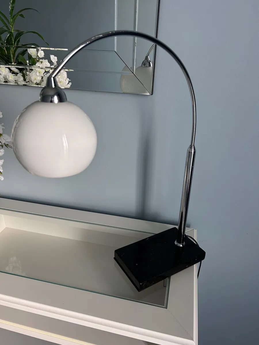 DAR silver chrome table lamp with marble base - Image 3