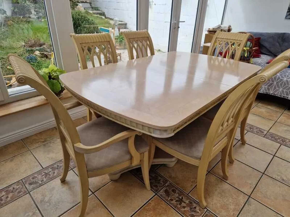6 seater dining table - Image 1