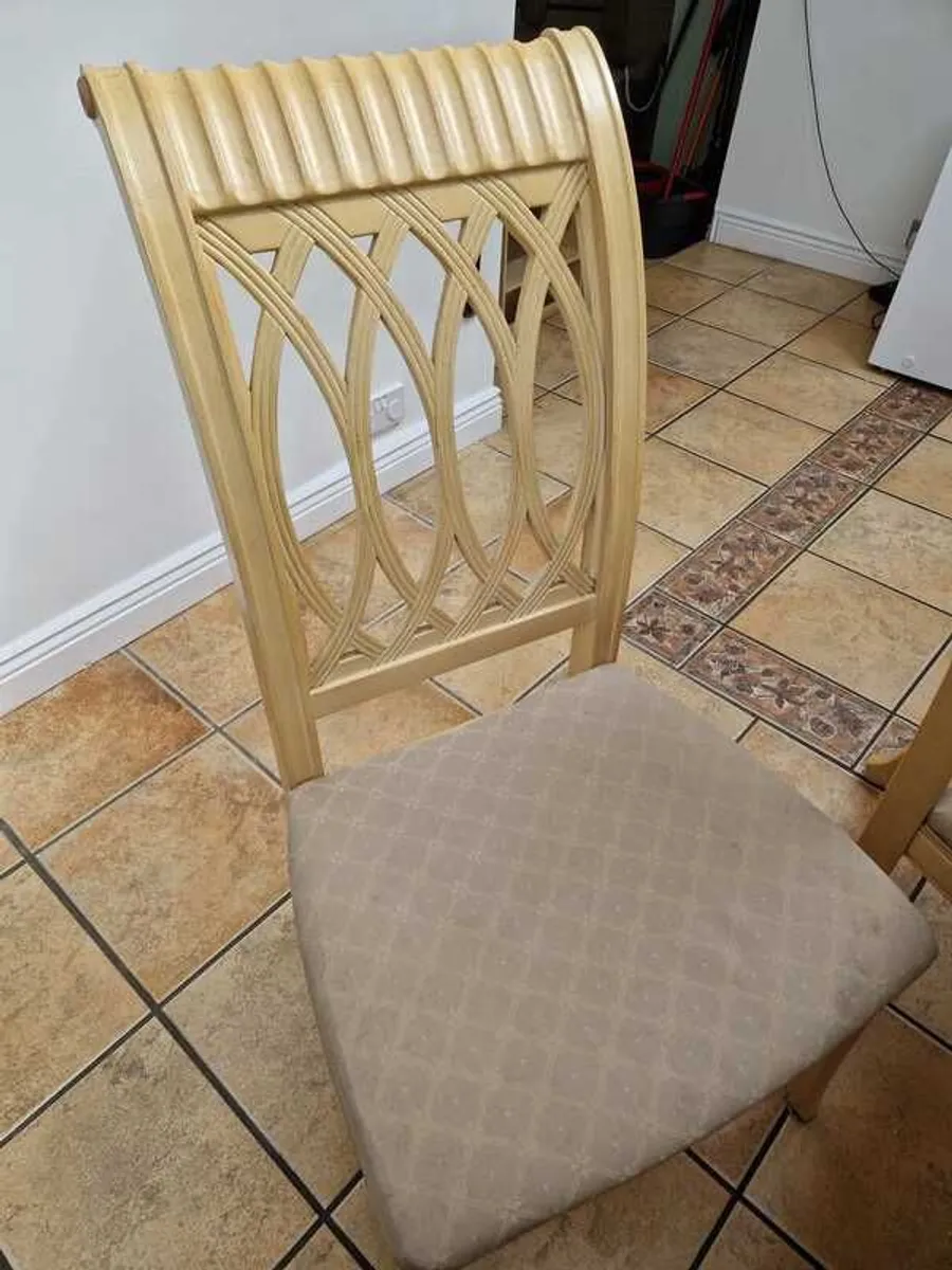 6 seater dining table - Image 2