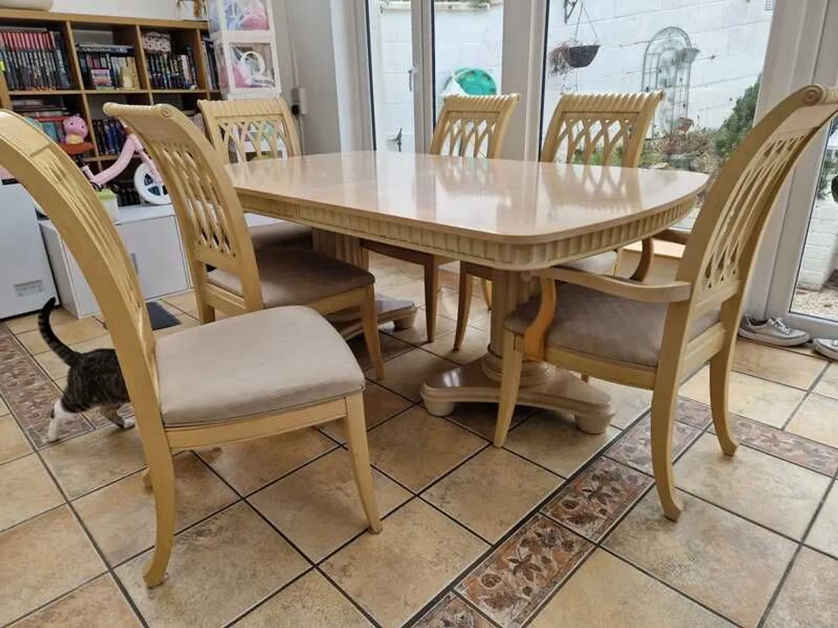 6 seater dining table - Image 4