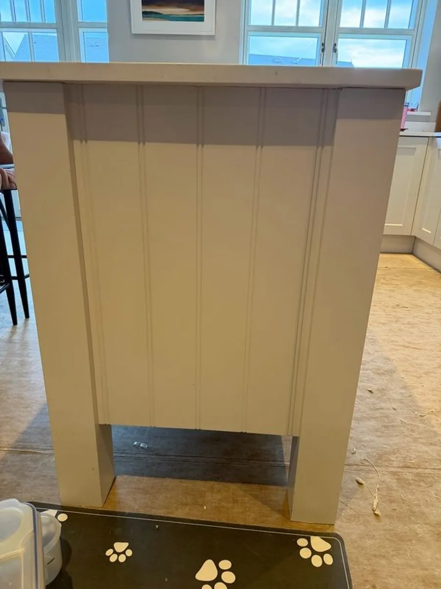 kitchen island - Image 1
