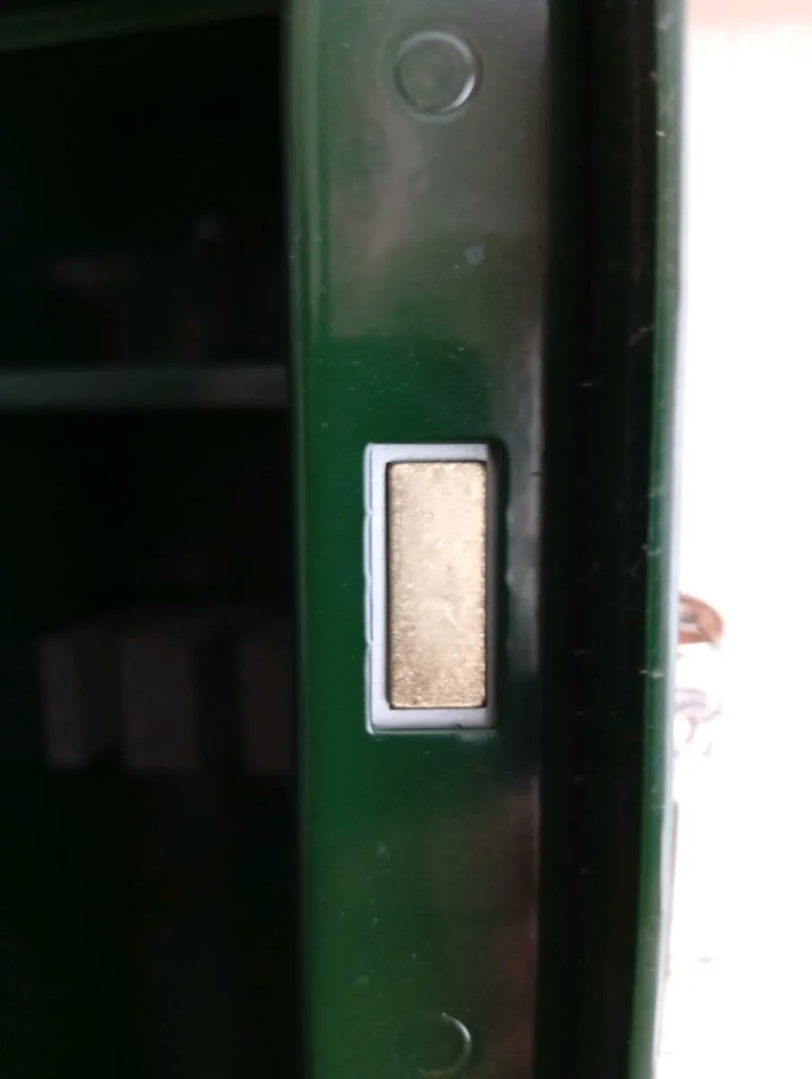 Safe with 2 locks n 2 sets of keys plus camouflage - Image 4