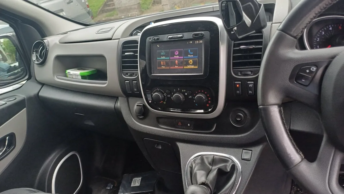 Renault Traffic Sport Crewcab - Image 3