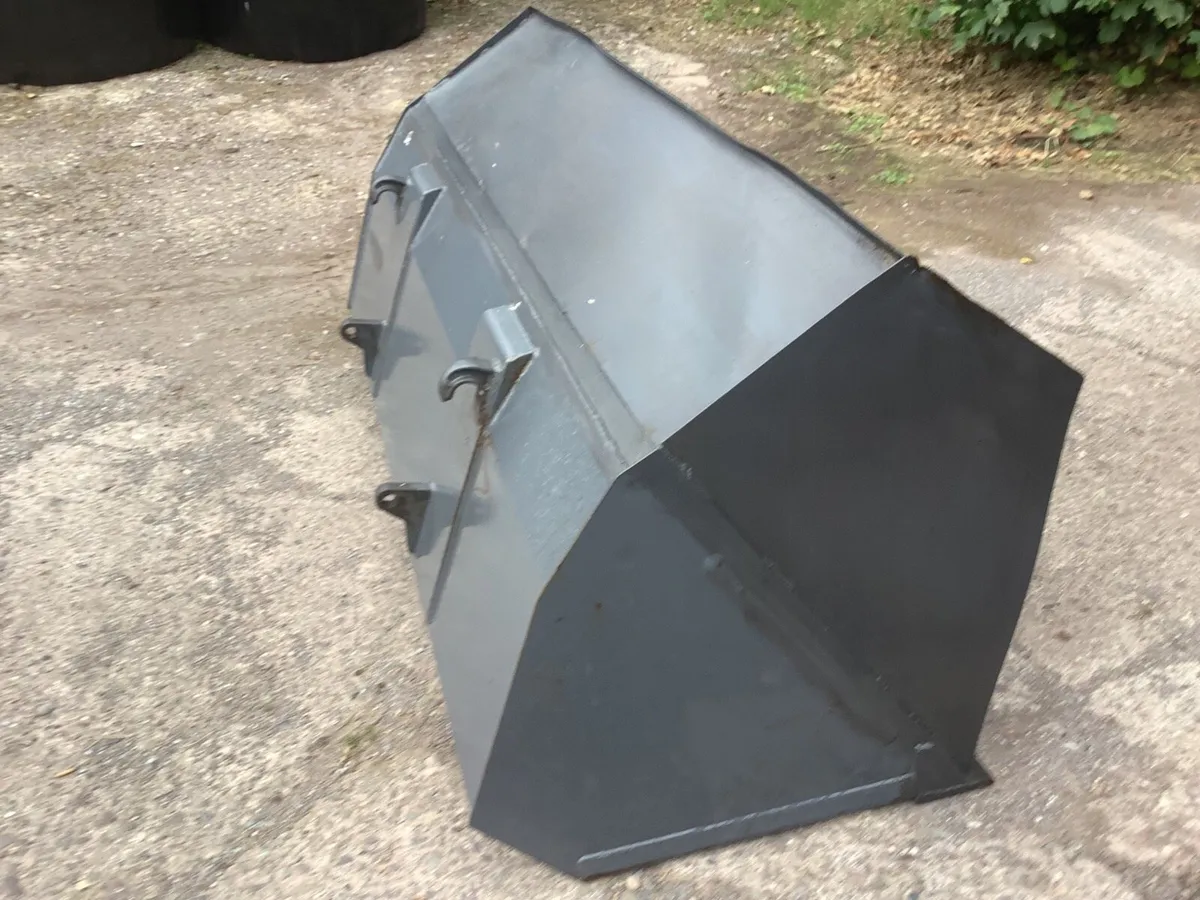 Grain/bulk bucket - Image 1
