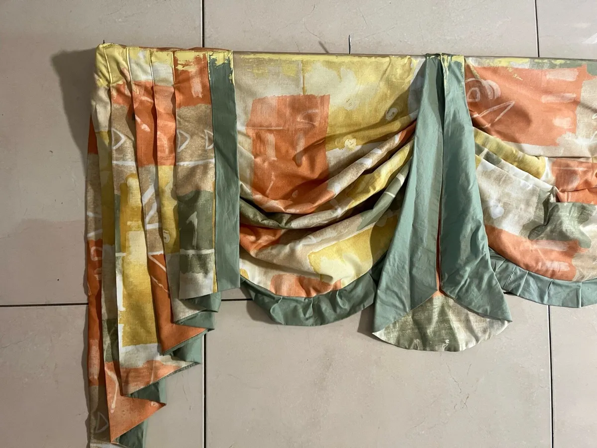 Swags & Tails Complete Curtain Set - Image 3