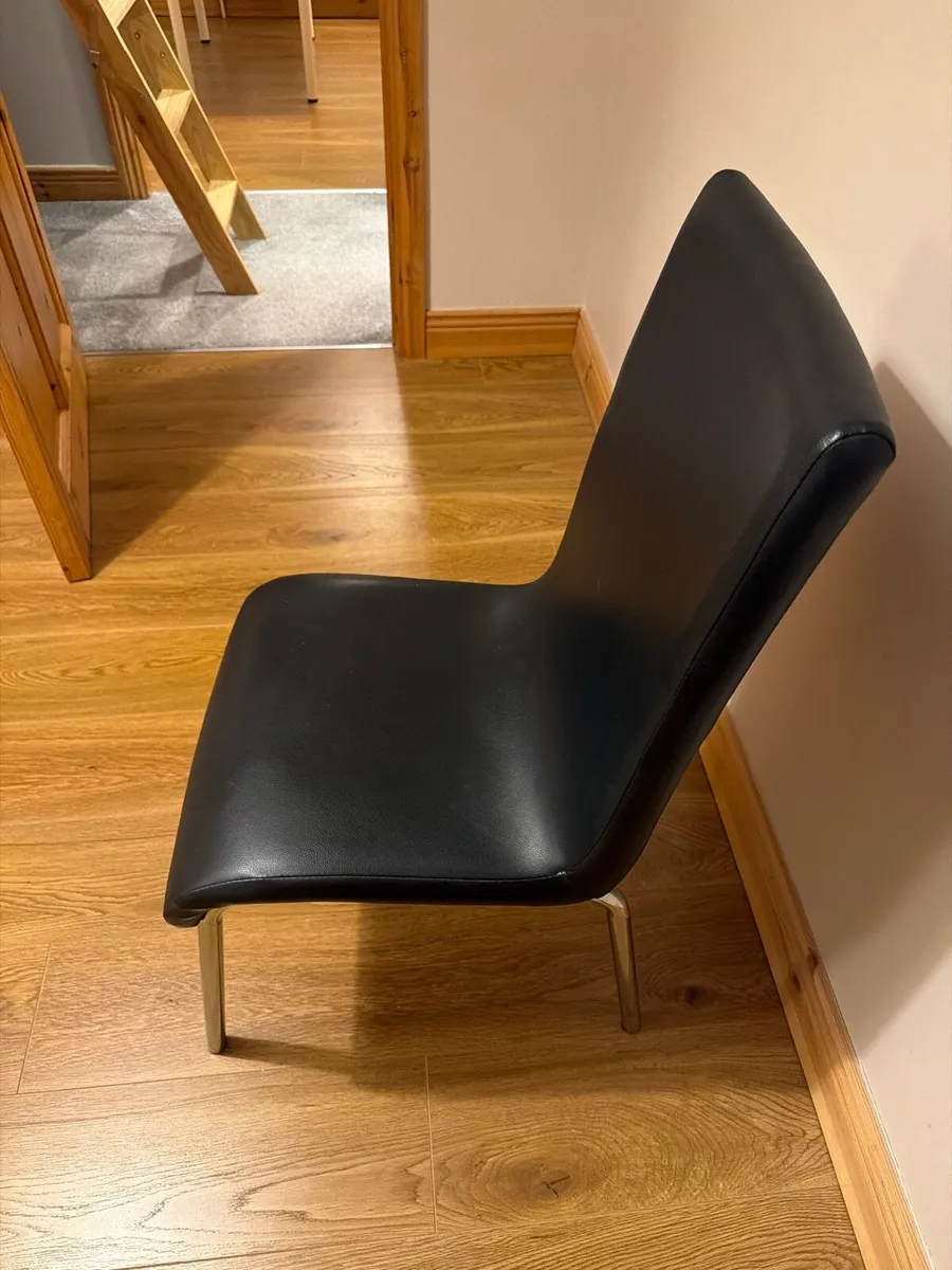 Office table and a chair - Image 4