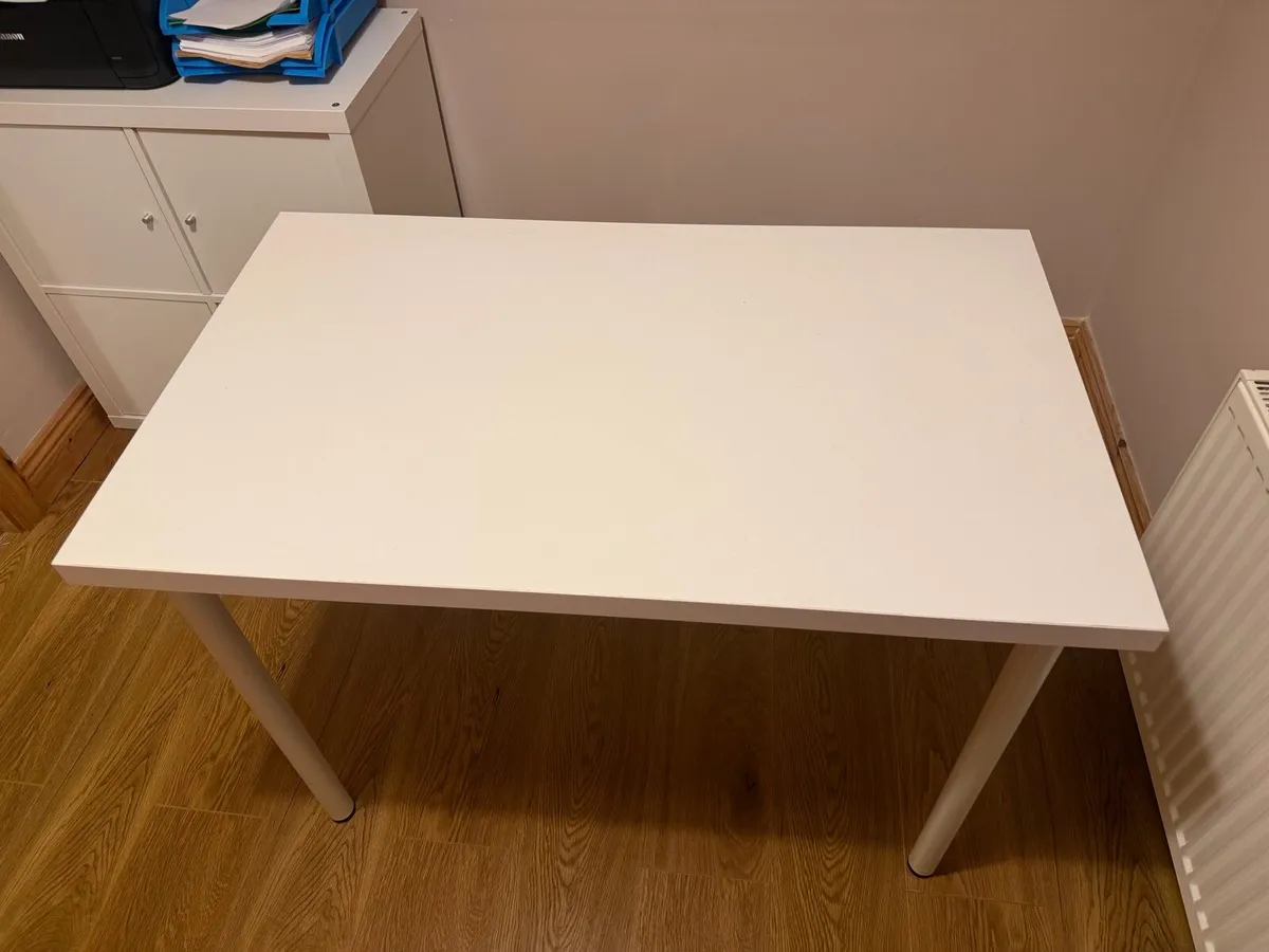 Office table and a chair - Image 1