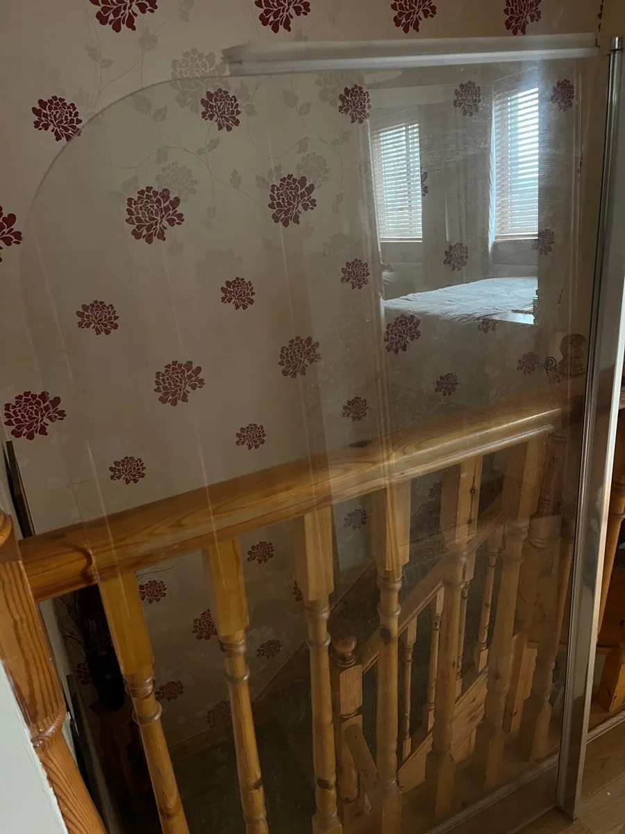 Bath glass panel door