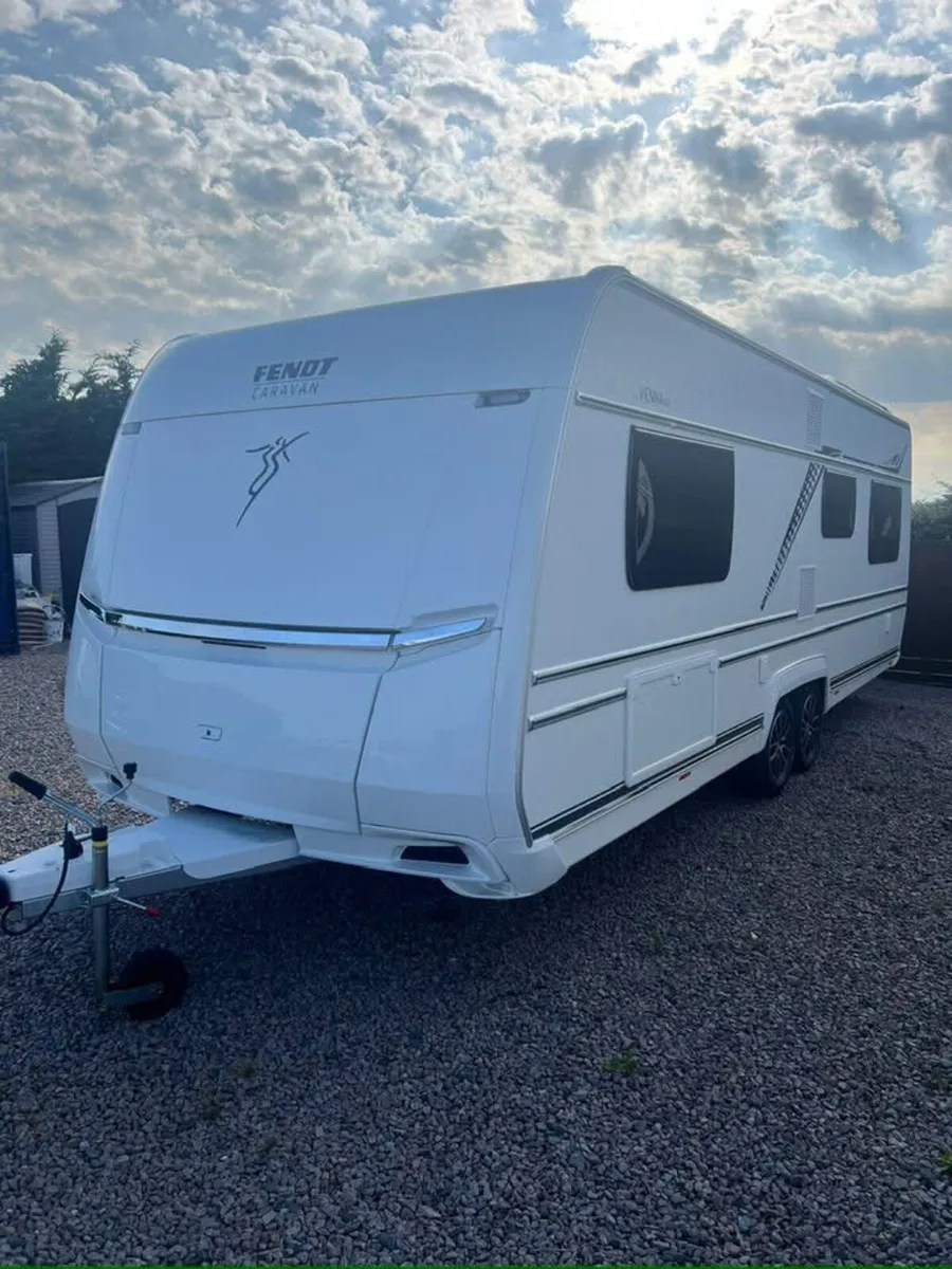 2027 FENDT VIENNA 650/700 5/6 BERTH LUX CARAVAN - Image 2