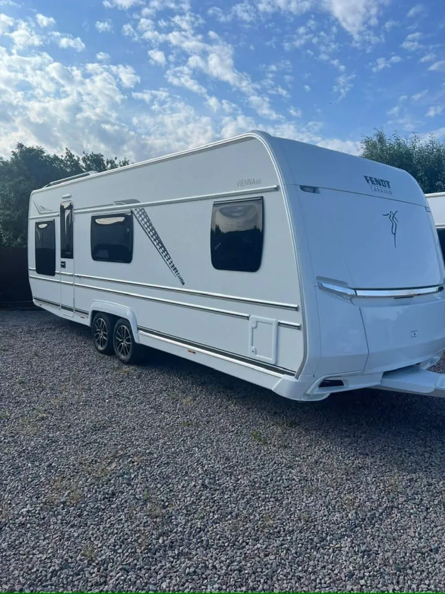 2027 FENDT VIENNA 650/700 5/6 BERTH LUX CARAVAN - Image 1