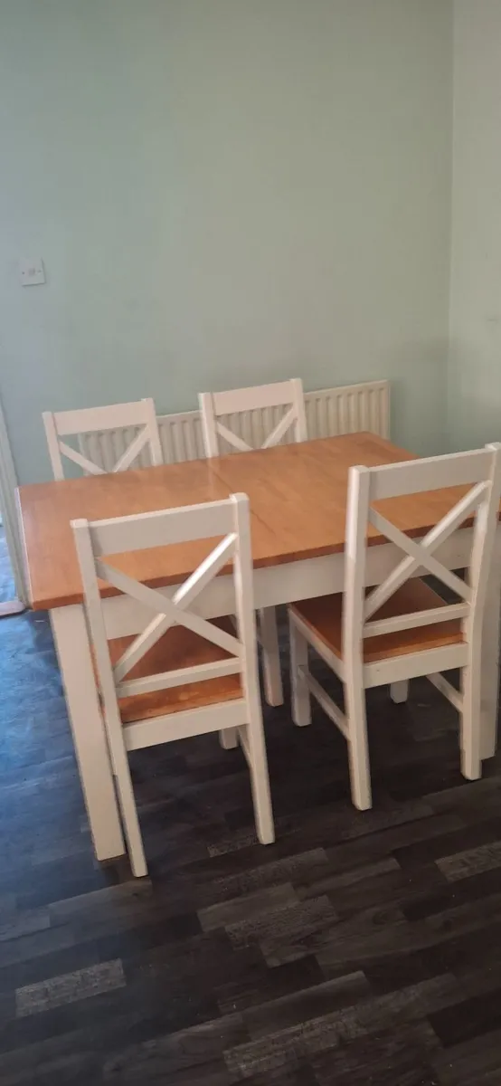 Expandable table and chairs - Image 3
