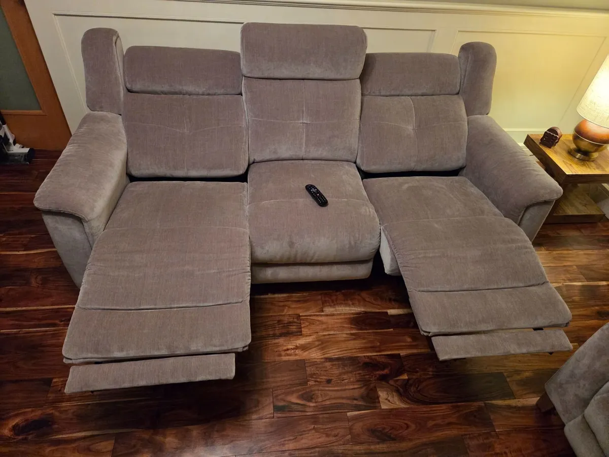 Suite of Furniture - Image 4
