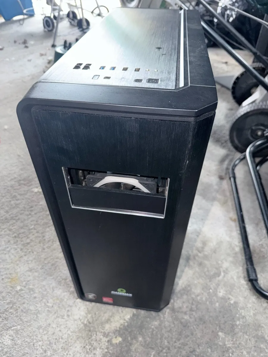 Large Computer Case with see through side panel. - Image 3