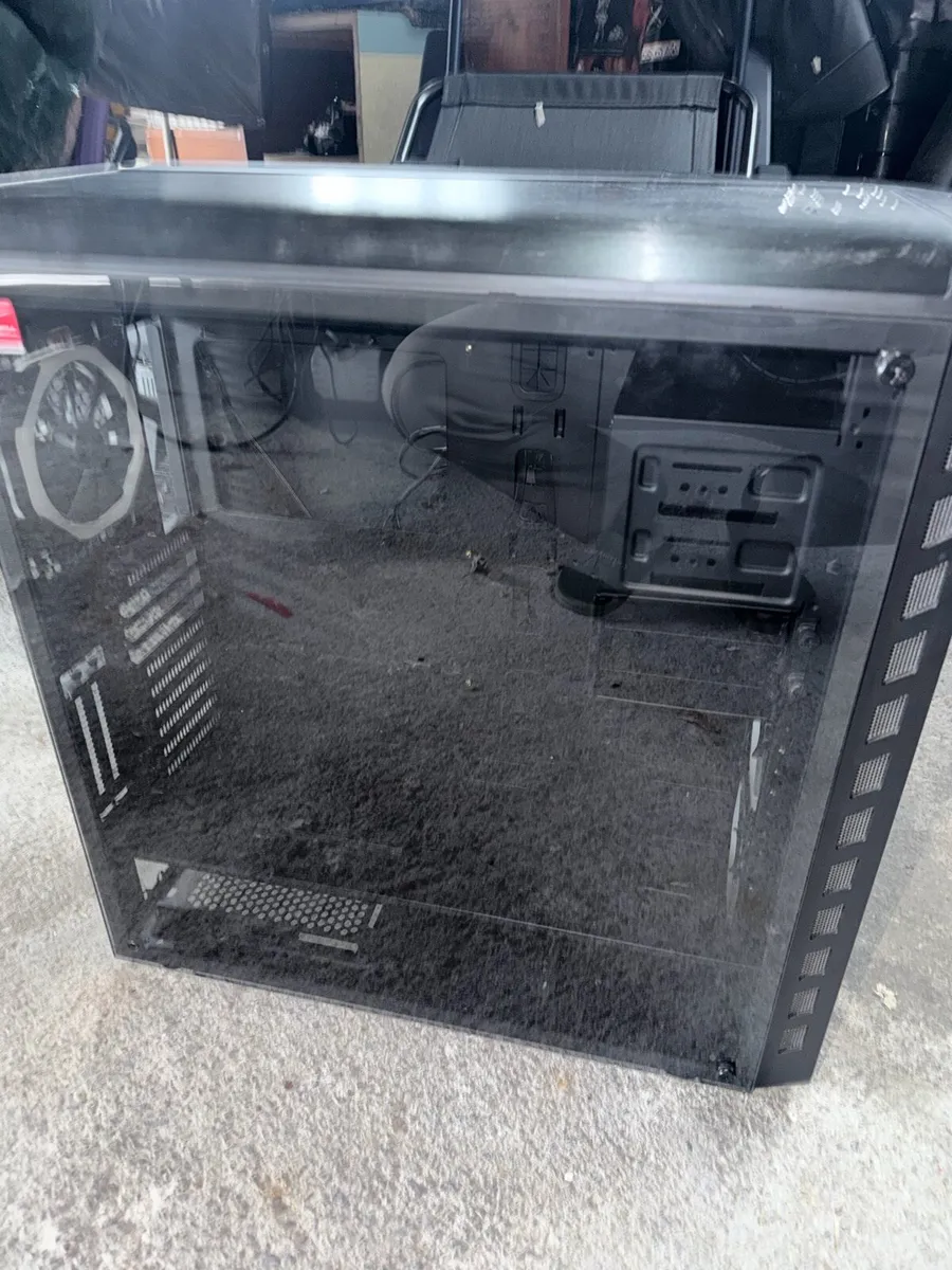 Large Computer Case with see through side panel. - Image 4