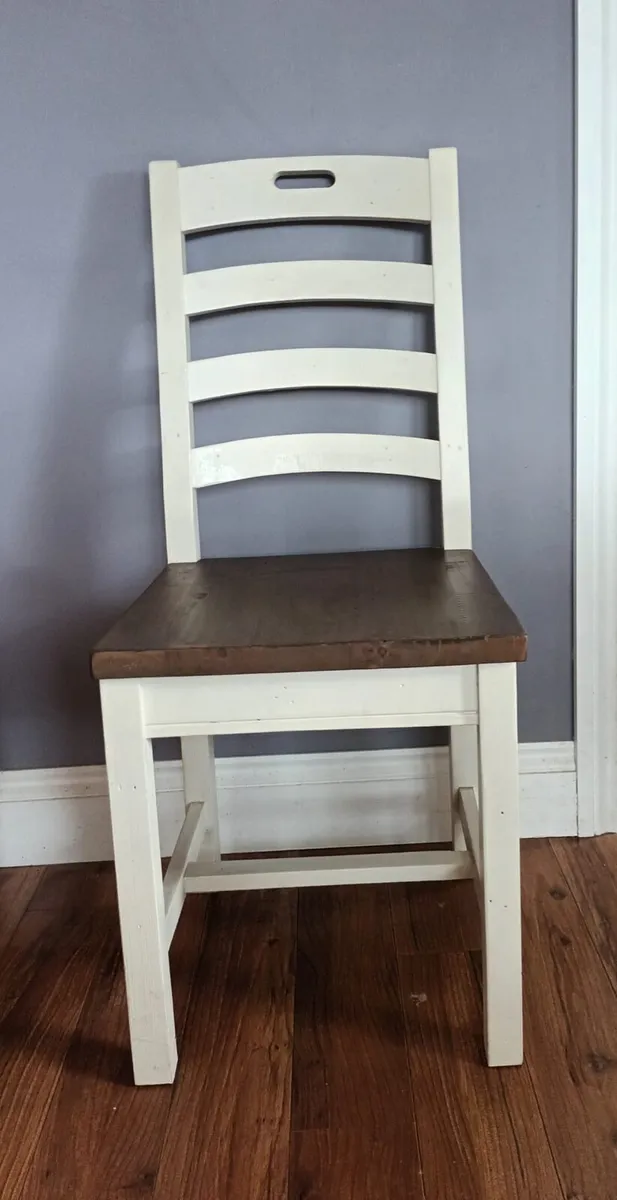 Round table and chairs - Image 3