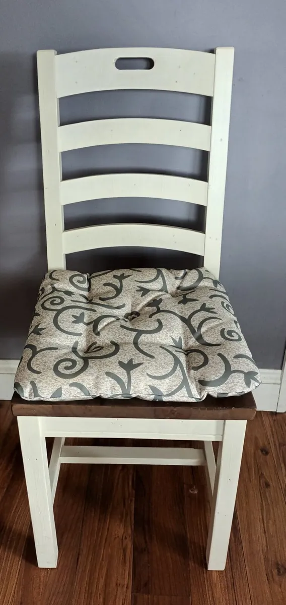 Round table and chairs - Image 4