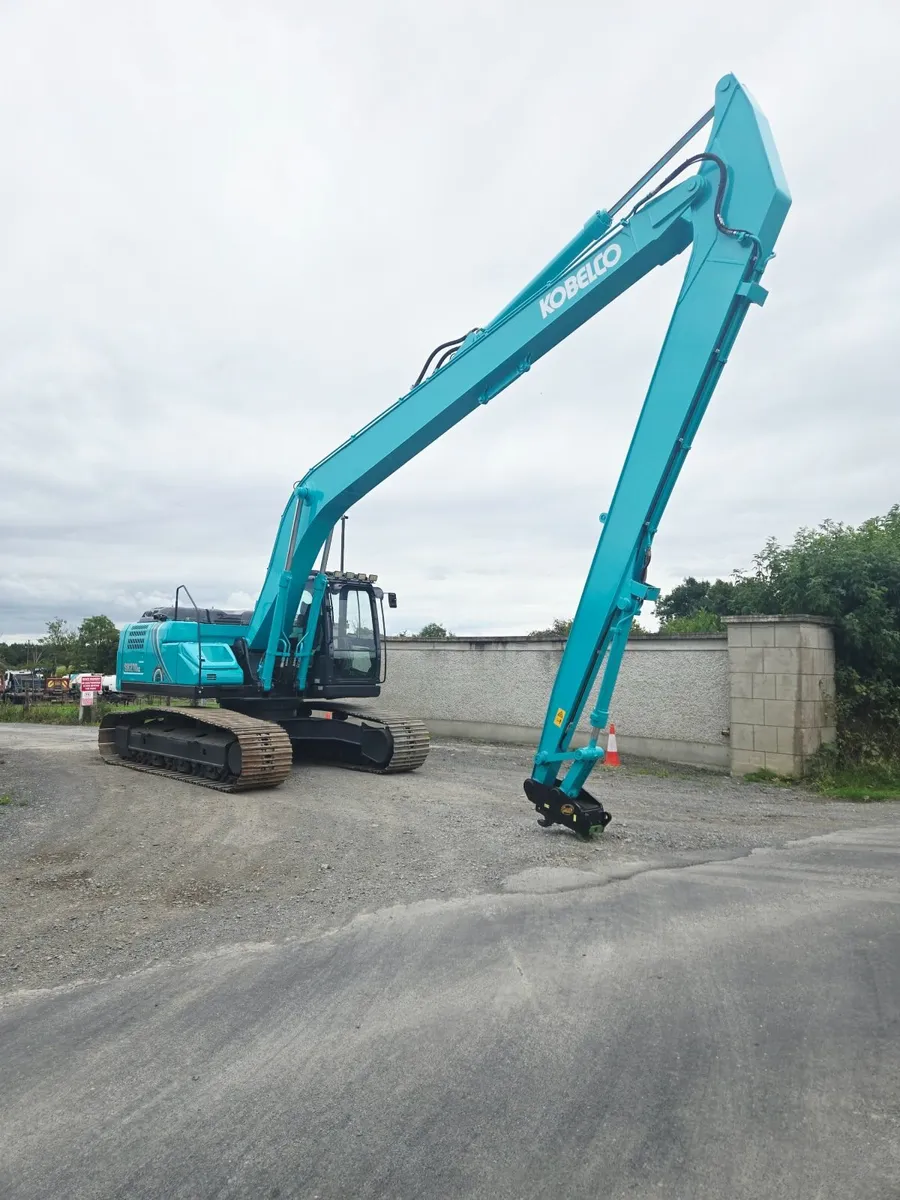 2017 Kobelco SK210LC-10 Long Reach Excavator. - Image 2