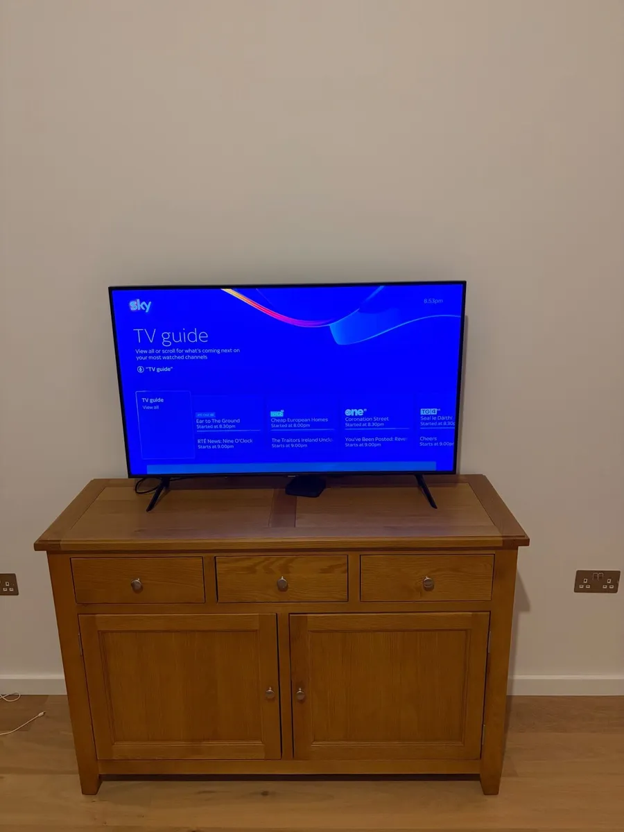 Samsung Q60 43 inch - Image 1