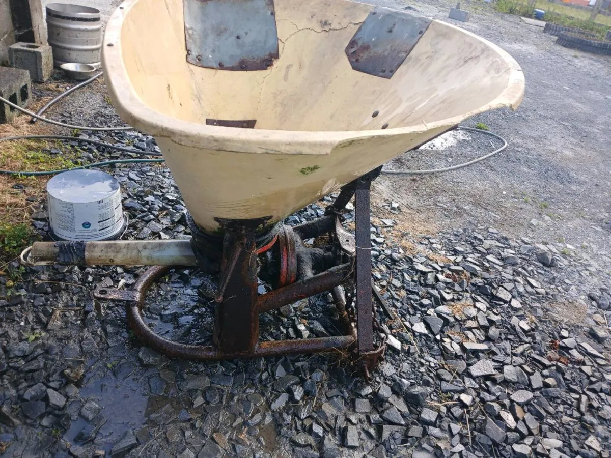Fertiliser spreader - Image 4