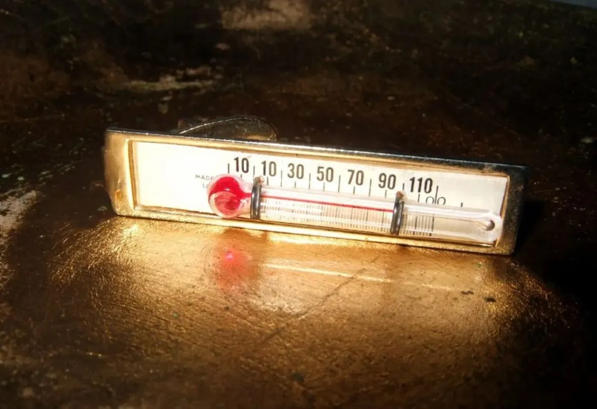 Rare Vintage 1940s Thermometer Tie Clip - Image 4