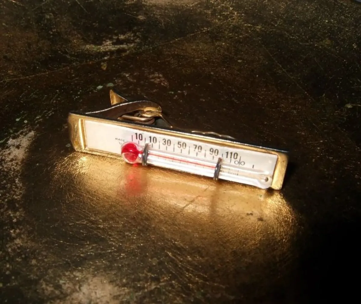 Rare Vintage 1940s Thermometer Tie Clip - Image 2